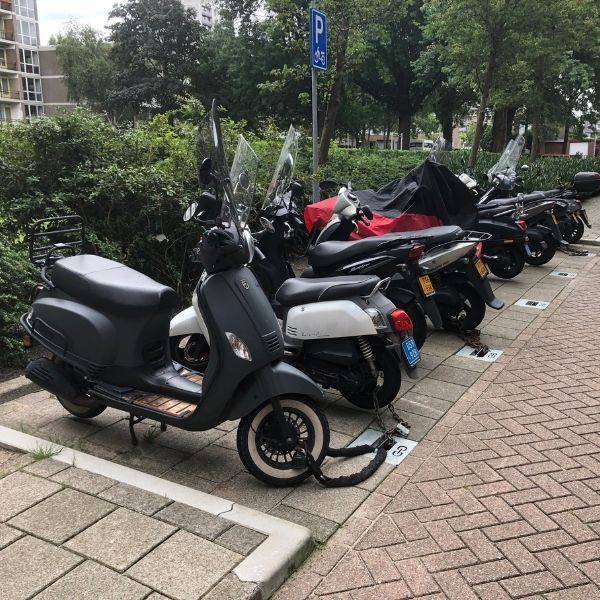 108221 scooter vastzetvoorziening parkeren van scooters scooters afzetpanelen